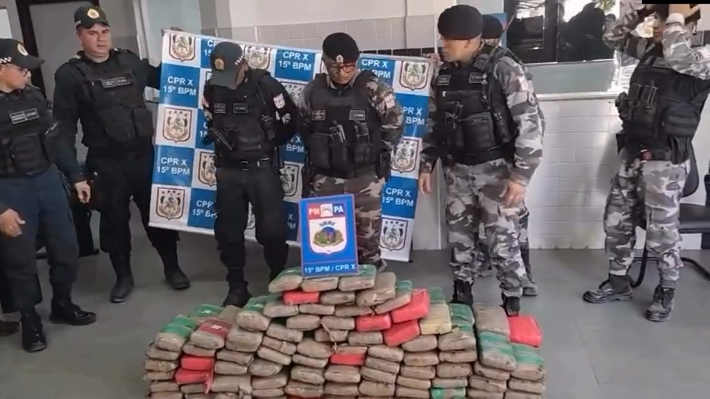 A Polícia militar de Itaituba apreendeu 140 pacotes de maconha. A abordagem acabou na estrada de Barreiras